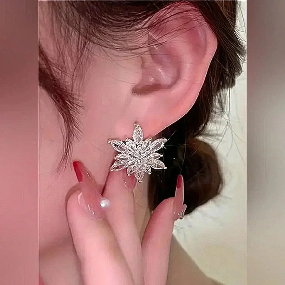 Sparkling Flowers Holiday Zirconia Chic Classic Gift Stylish - Picture 2 of 6